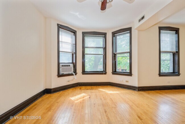 Foto del edificio - 2315 N Oakley Ave
