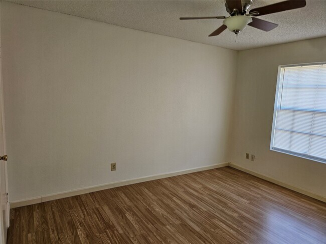 Foto del edificio - 2750 Holly Hall St
