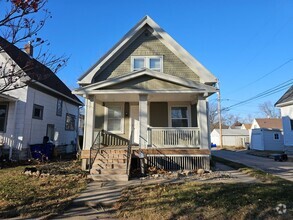 Building Photo - 615 16th St SE