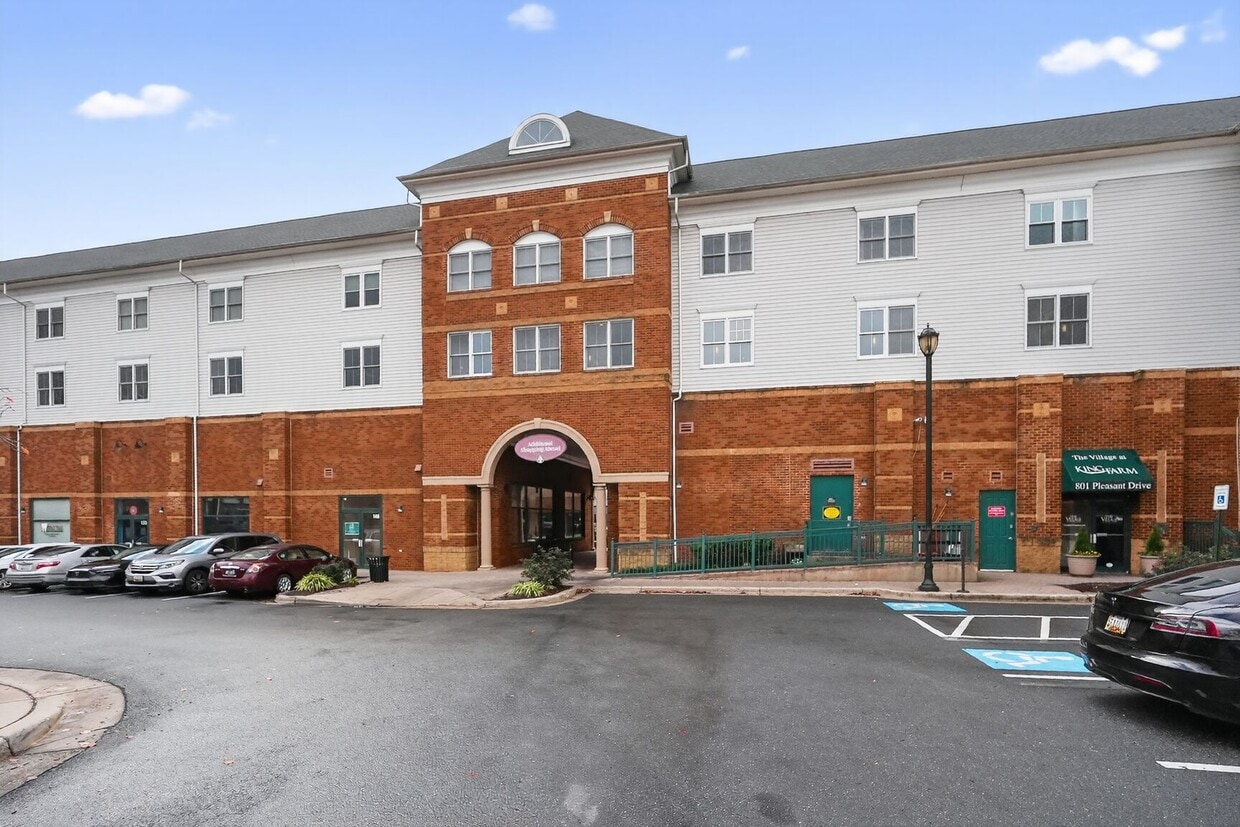 Photo - 801 Pleasant Dr (Rockville, MD)