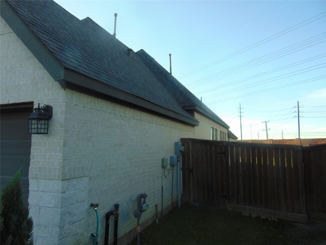 Building Photo - 24978 Tidmor Ln