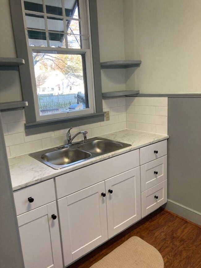 Building Photo - 3 br, 2 bath House - 15 E BAHNEY AVE