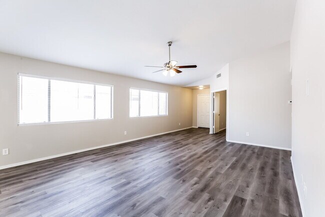 Foto del edificio - 2710 S 108th Ave