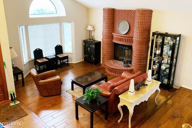 Building Photo - 4 br, 3 bath House - 3106 Unicornio St