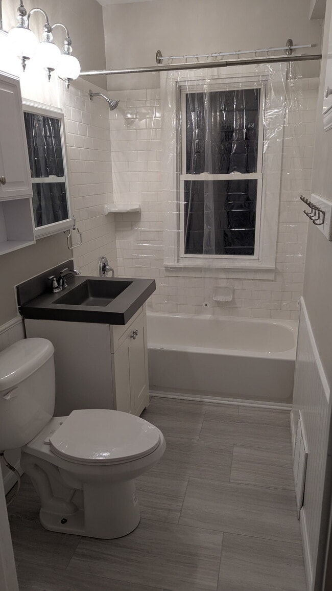 Building Photo - 319 E Montana St