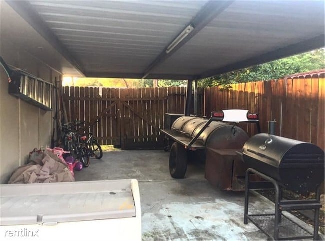 Building Photo - 14303 Duncannon Dr