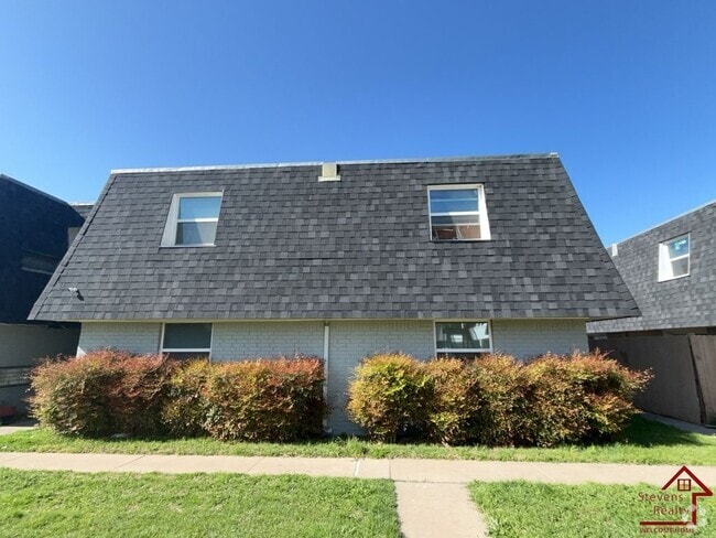 Building Photo - 2111 NW Lindy Ave