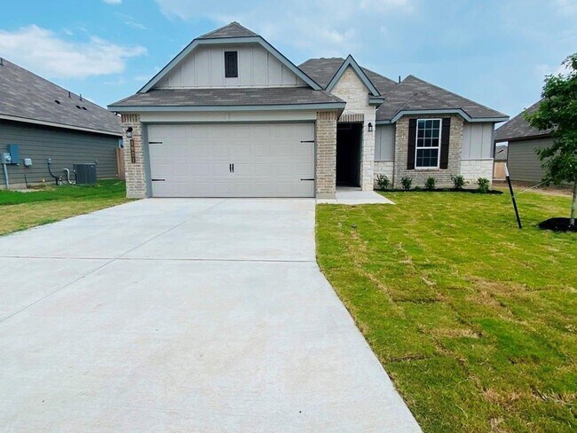 Building Photo - Fabulous, newer one story home nestled in ...