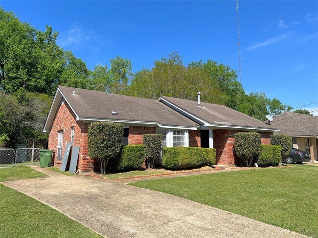 Building Photo - 5725 Bangor Ct