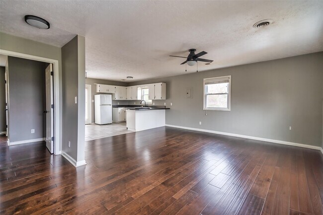 Foto del edificio - 2426 Lewisburg Rd