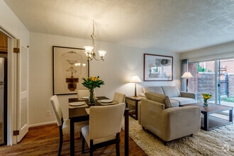 Interior Photo - Laguna Gardens