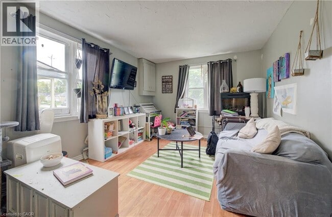 Building Photo - 324 Maple Ave