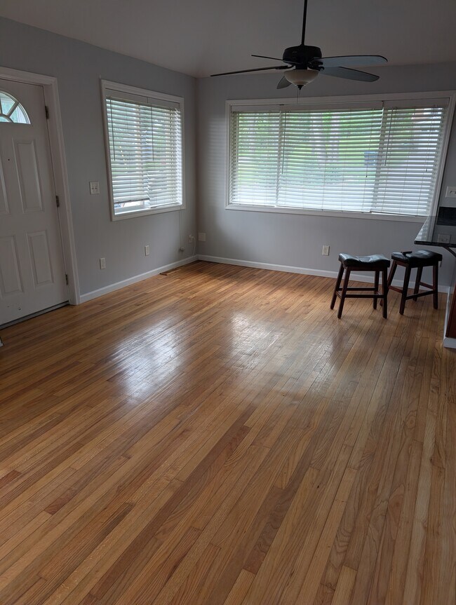 Comedor - 64 Pollock Rd