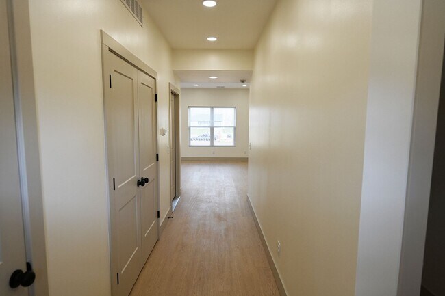 Foto del edificio - 132 Brushwood Dr