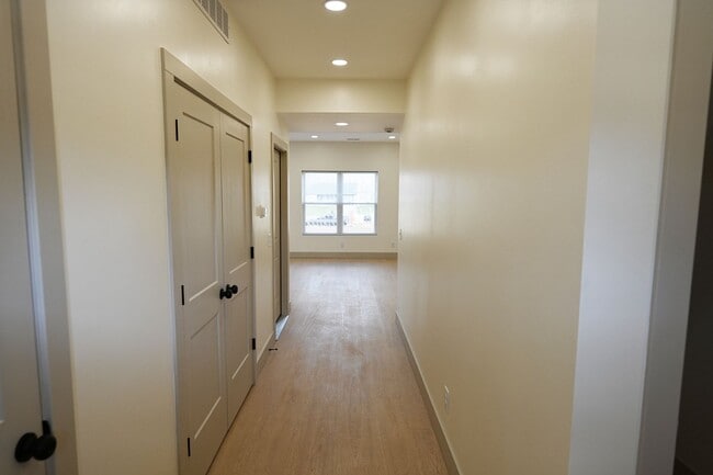 Building Photo - Brand New Townhome in Mansfield!