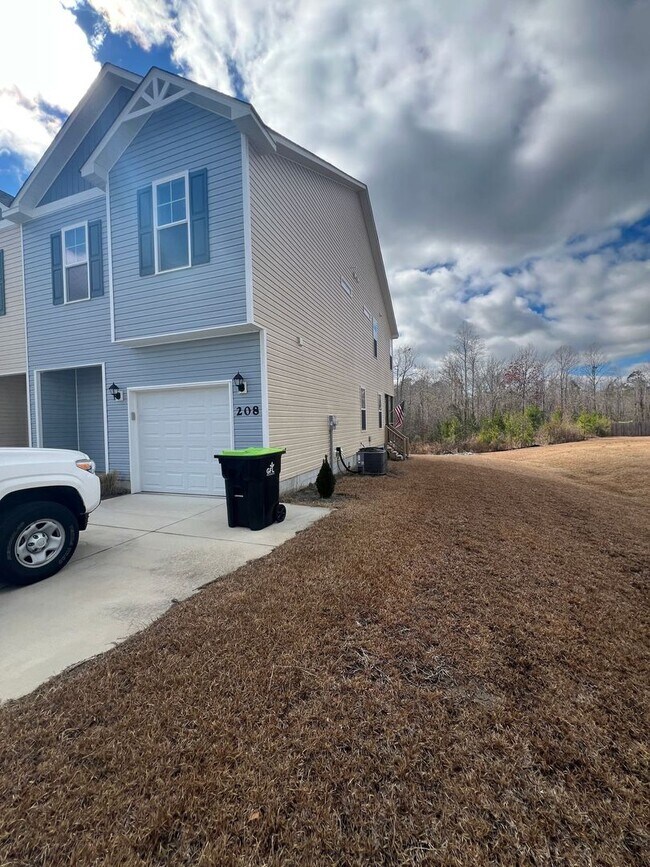 Foto del edificio - 208 Shallowbag Bay Ln