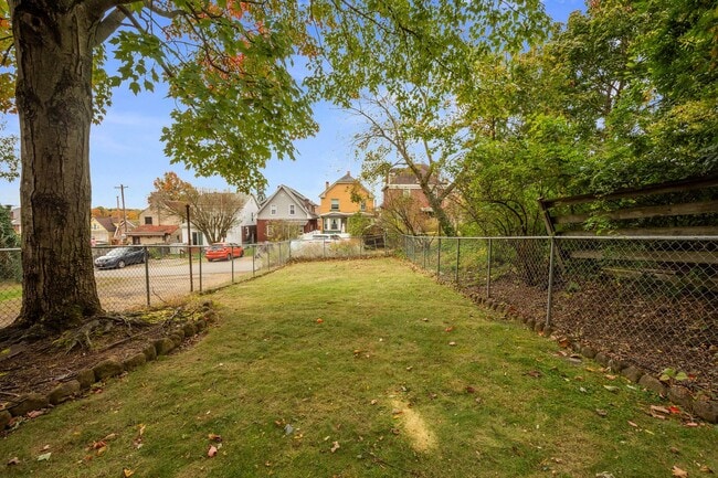 Building Photo - MOVE IN TODAY! Don't miss this FULLY RENOV...