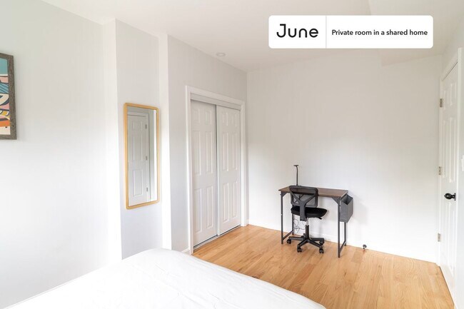 Building Photo - Private bedroom in 3 bed/2 bath Home
