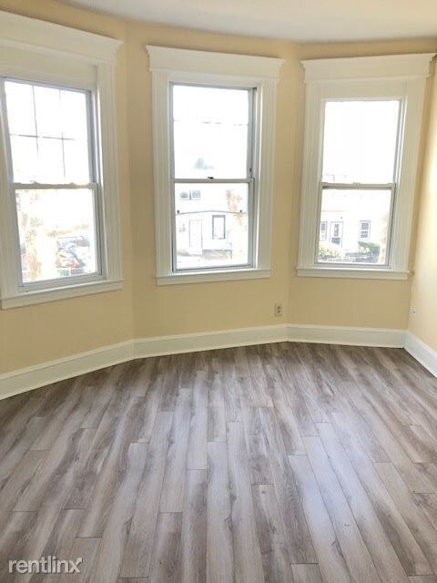 Building Photo - 3 br, 1 bath  - 11 Truman St Fl 2