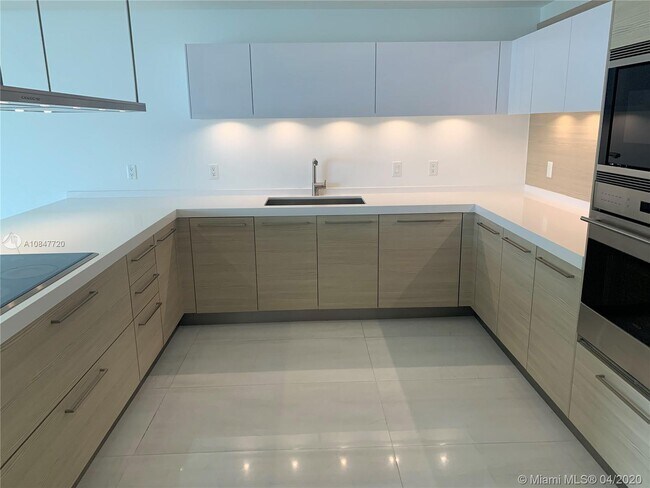 Foto del edificio - 17301 Biscayne Blvd