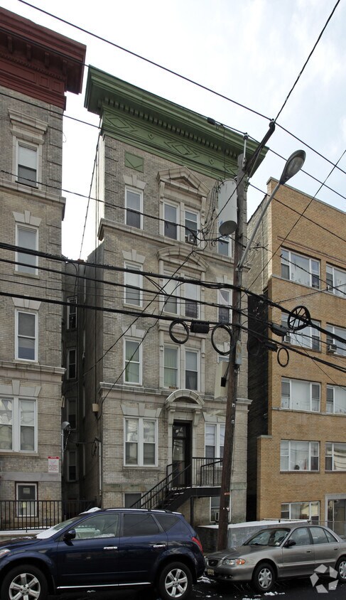 Primary Photo - 49 47th St