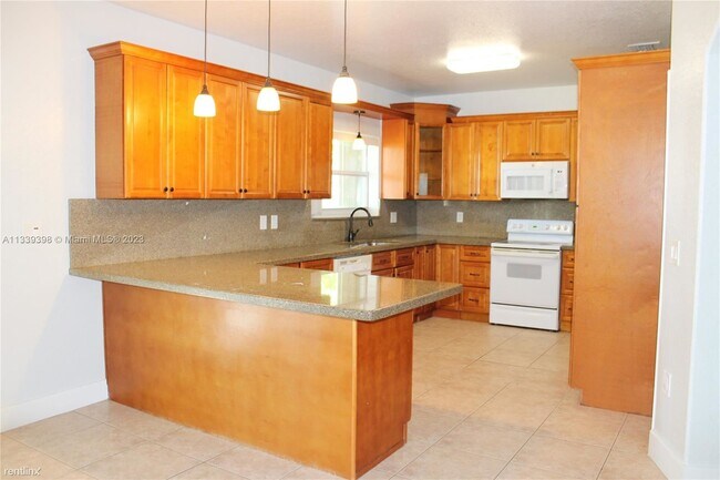 Building Photo - 4 br, 2.5 bath House - 5204 SW 159th Ct