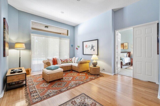 Building Photo - 15522 Cypress Park Dr