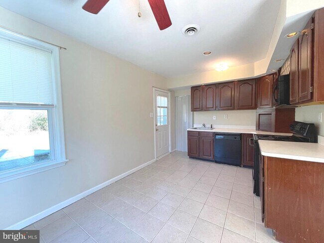 Foto del edificio - 15921 Livingston Rd