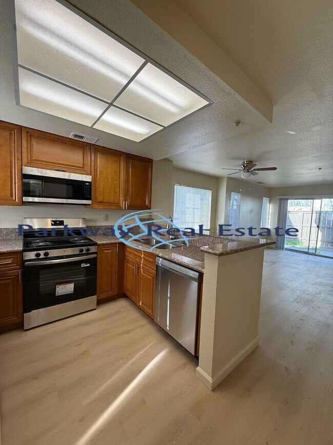 Foto del edificio - 2 Bedroom Townhome