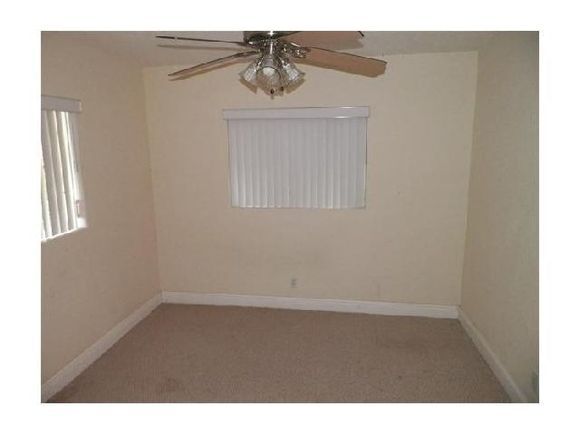 Foto del edificio - 7215 NW 76th St