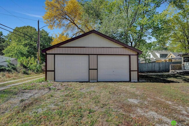 Building Photo - Remodeled 3 Bedroom Home