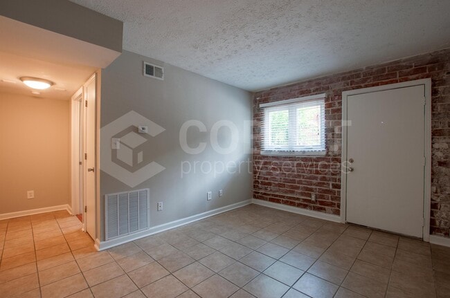 Building Photo - 221 Lampkin St NE