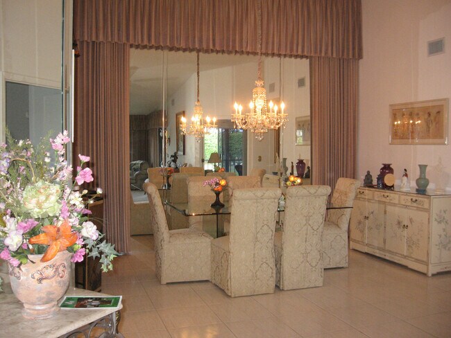 Foto del edificio - 13851 Oneida Dr