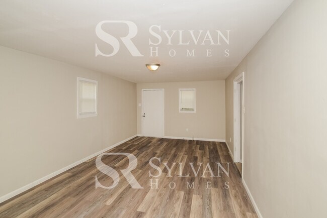 Building Photo - Prepare to be impressed by this 3 bedroom,...