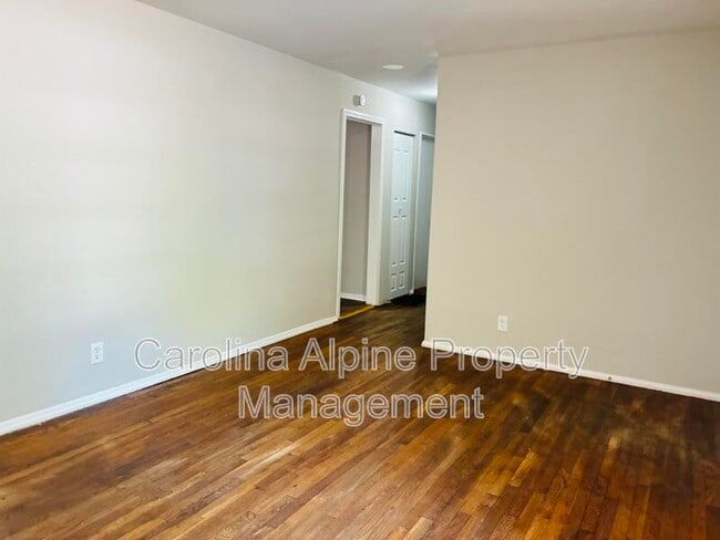 Building Photo - 5015 Grapevine Dr