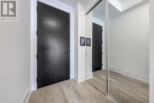 Building Photo - 470 Front St W