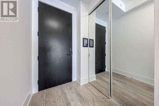 Photo du bâtiment - 470 Front St W