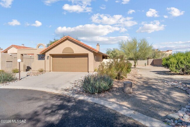Foto del edificio - 321 E Fieldcrest Ln