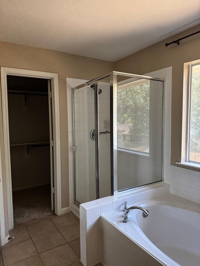 Building Photo - 18219 Water Mill Dr