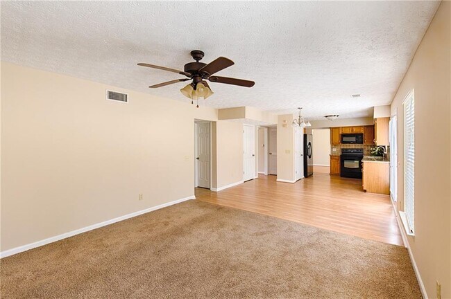 Building Photo - 215 Douglas Fir Ct
