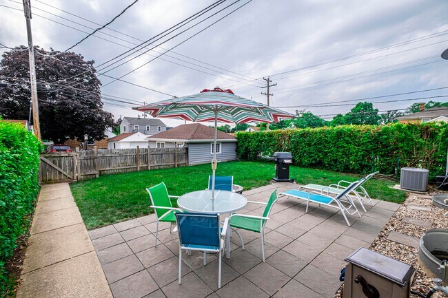 Foto del edificio - 3051 N 89th St