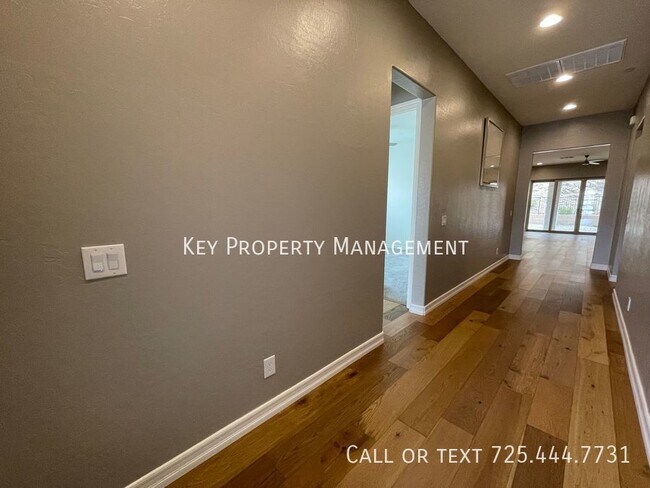 Building Photo - 13 Bobado Ln