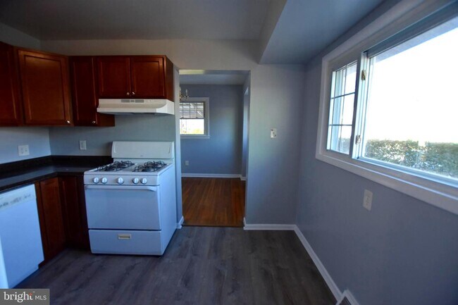 Building Photo - 2503 Van Buren St