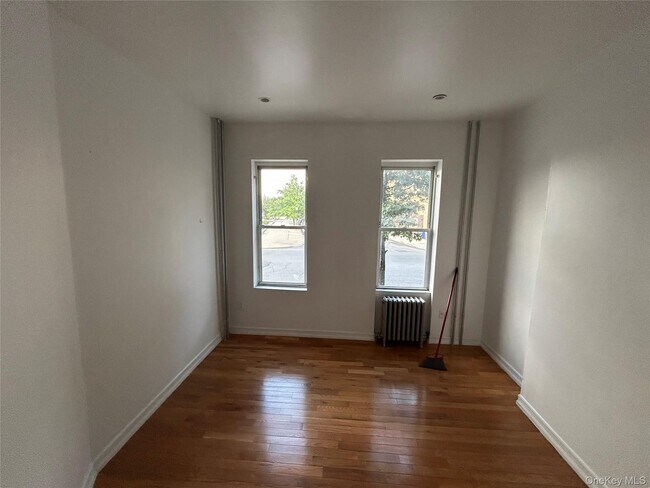 Foto del edificio - 151 Kingsland Ave
