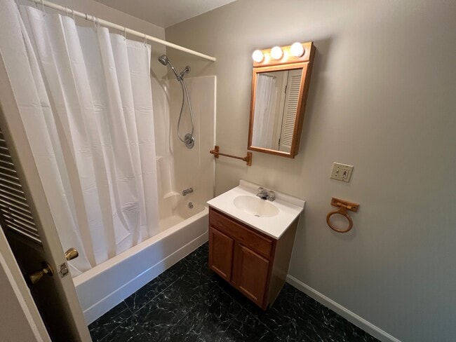 Building Photo - 115 Main St