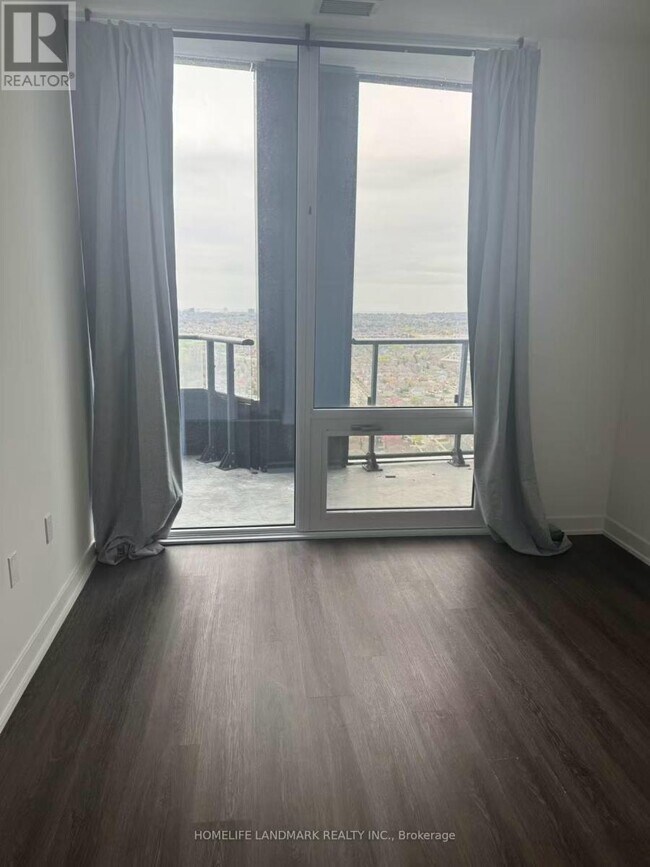 Photo du bâtiment - 448 Burnhamthorpe Rd W