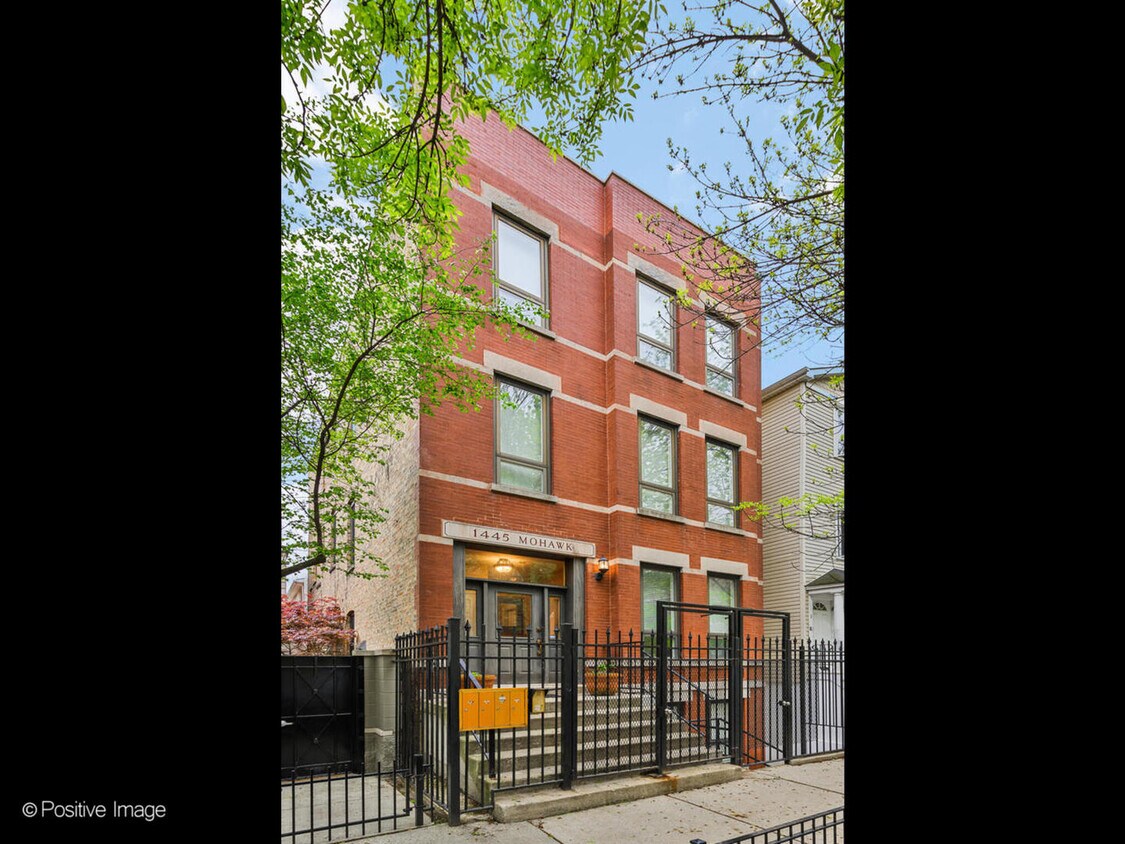 Primary Photo - 1445 N Mohawk St