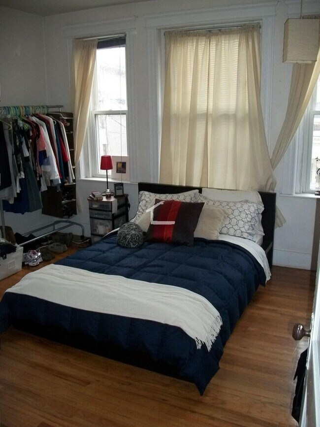 Foto del edificio - Sunny 2 bedroom