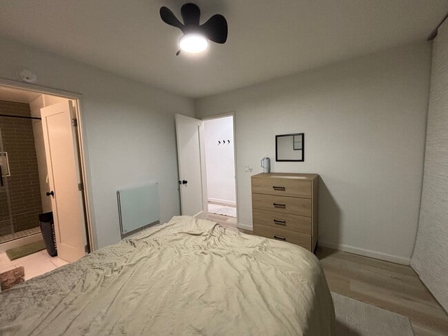 Building Photo - Furnished 1 Bed 1 Bath unit in University ...