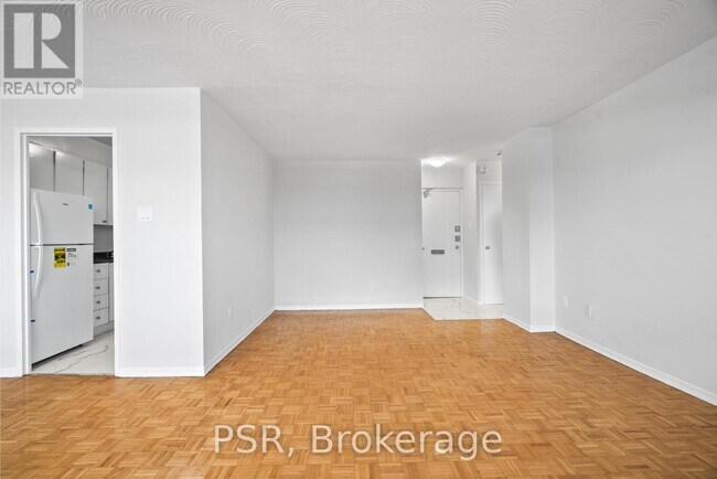 Photo du bâtiment - 100 Rowena Dr